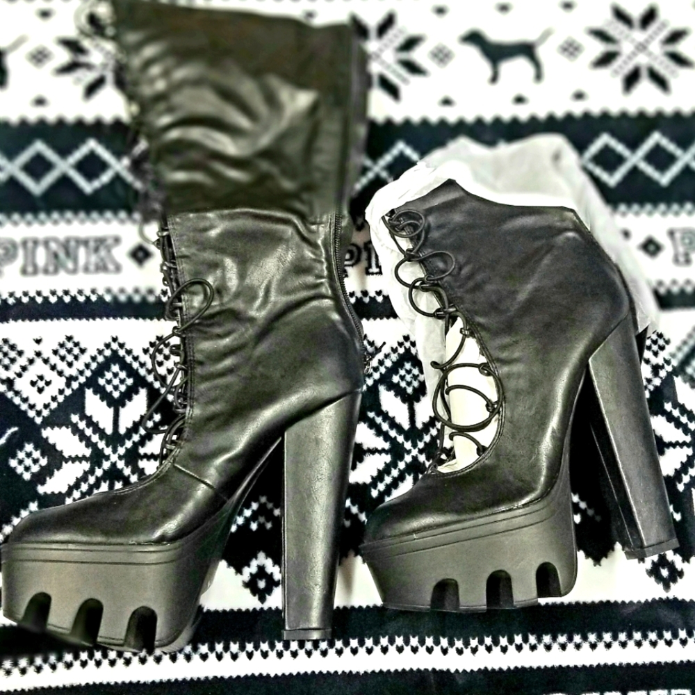 Sexy black platform boots (7.5)